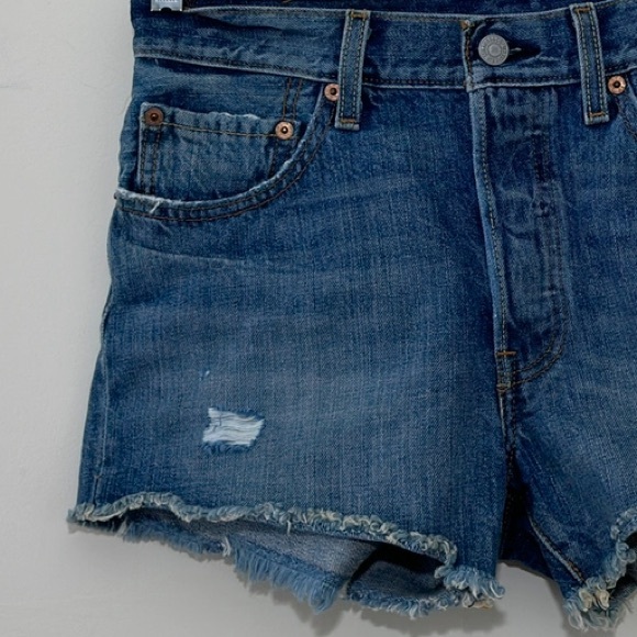 Levi’s || Woman’s 501 High Rise distressed blue jeans shorts size 26w - Picture 7 of 10